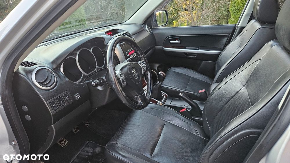 Suzuki Grand Vitara 2.0 De luxe - 13