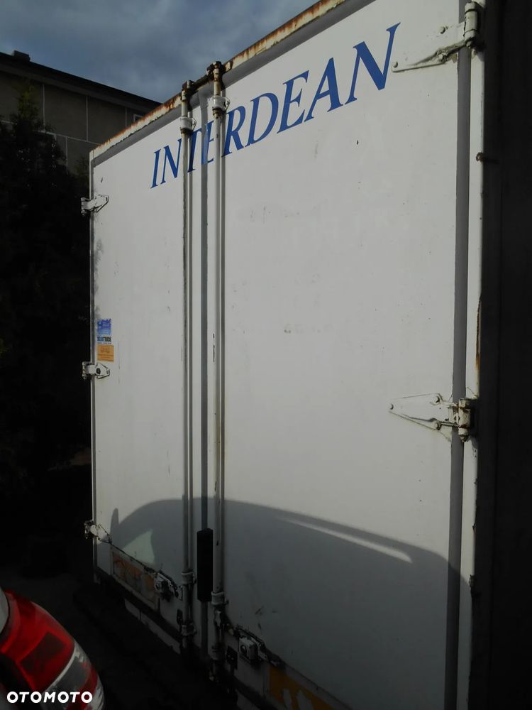 Tylne drzwi kontenera . zabudowy