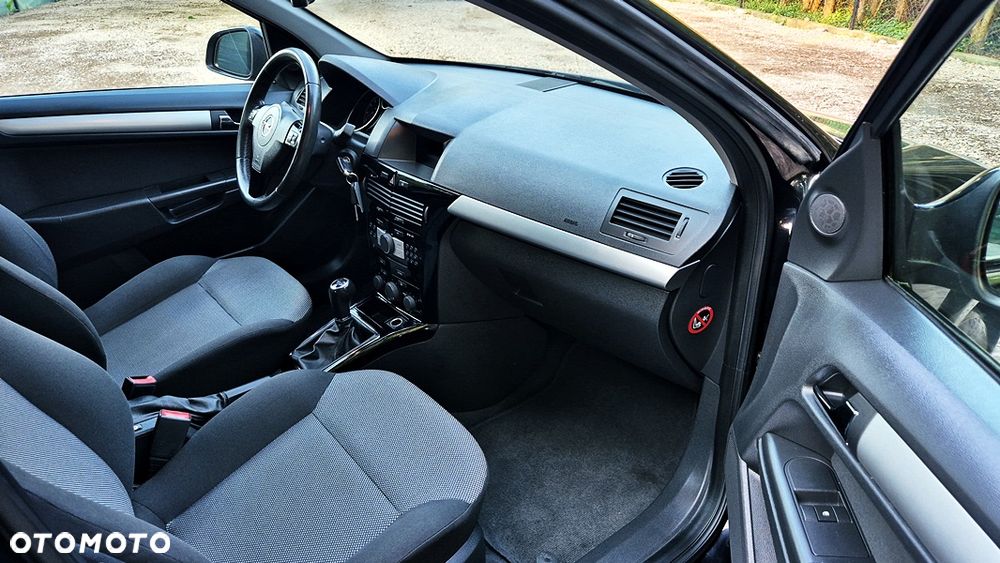Opel Astra 1.6 NAVI - 38