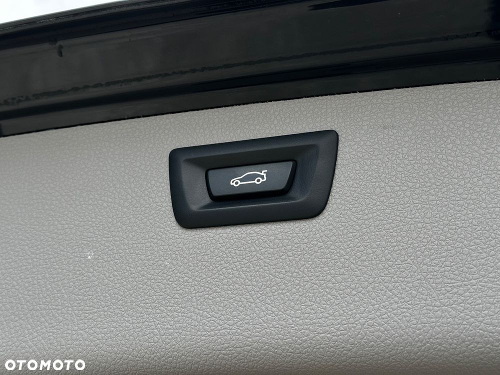 BMW Seria 3 325d Sport Line Shadow sport - 27