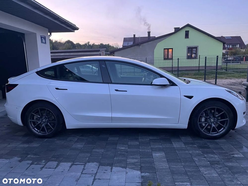 Tesla Model 3 Standard Reichweite Plus Hinterradantrieb - 4