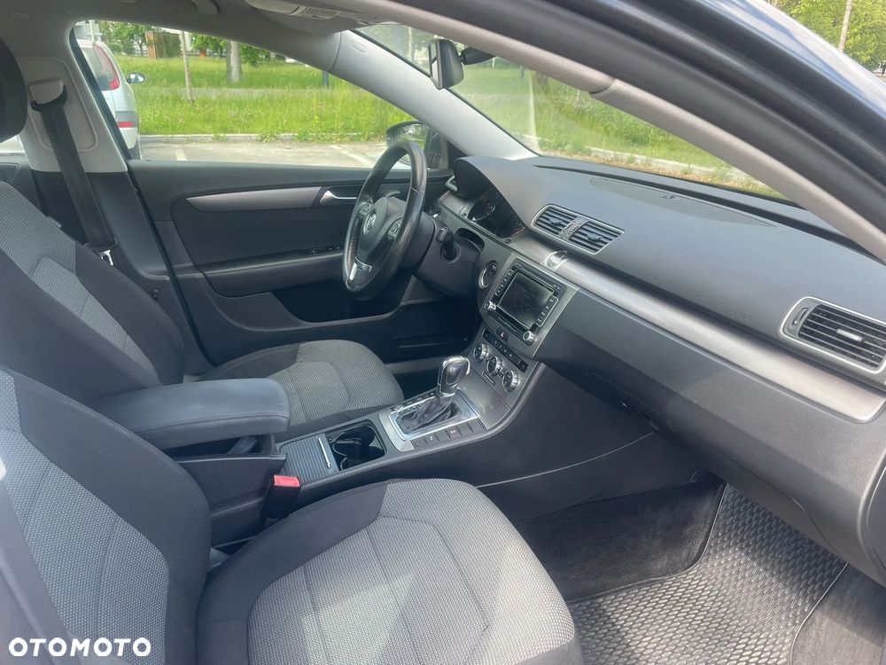 Volkswagen Passat 2.0 TDI Comfortline DSG - 10