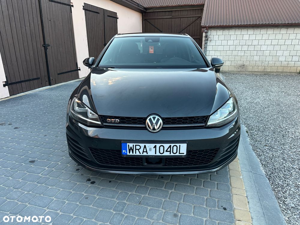 Volkswagen Golf - 2