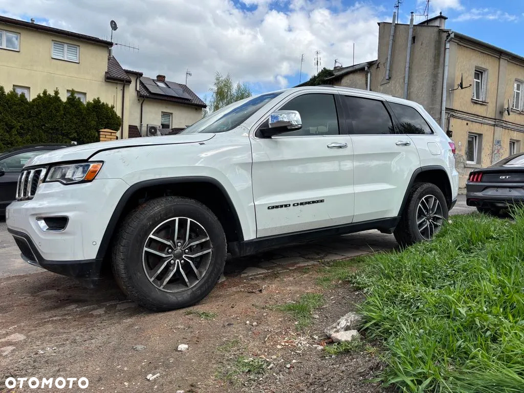 Jeep Grand Cherokee - 11