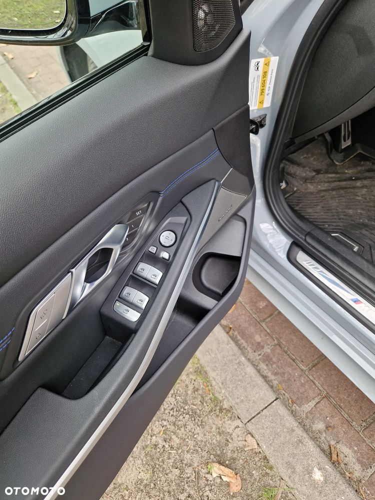BMW Seria 3 330i xDrive M Sport - 9