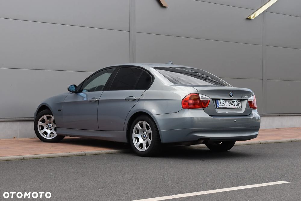 BMW Seria 3 320i - 39