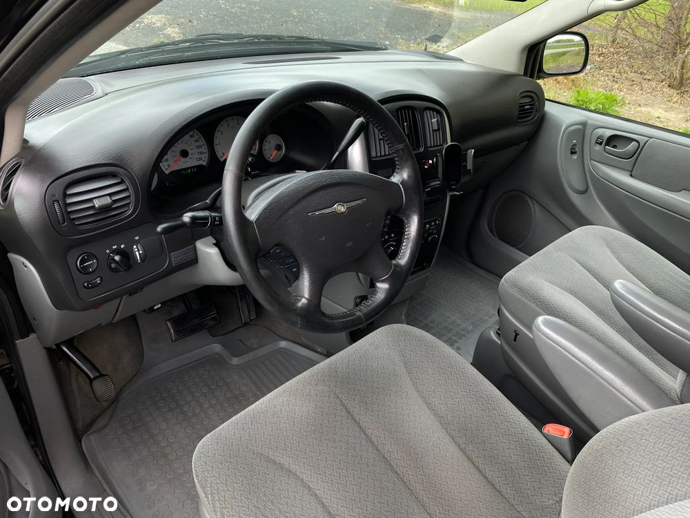 Chrysler Town & Country 3.8 - 11
