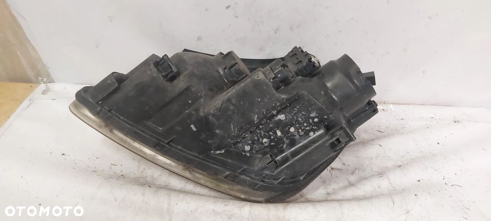 .  PRZOD PRZEDNIA LAMPA PRAWA KIA CARENS 3 - 4