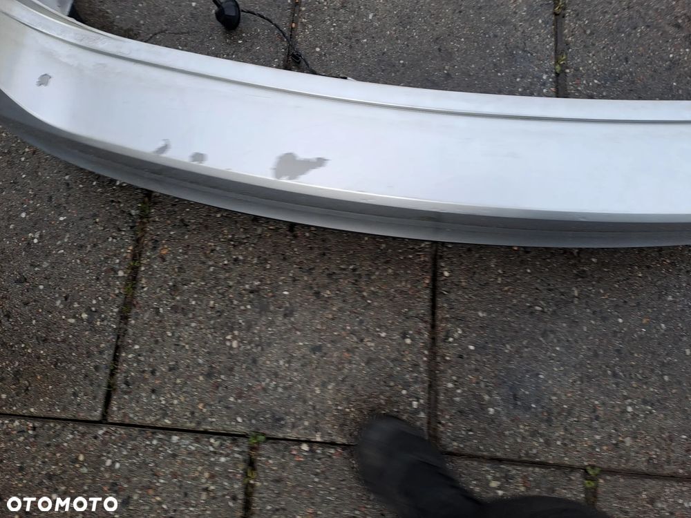 Skoda Rapid LIFTBACK zderzak tylny z PDC kod lakieru LA7W-9156 belka ślizgi i inne - 15