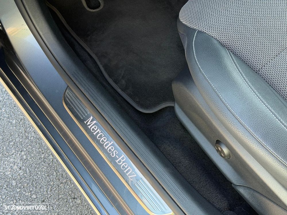 Mercedes-Benz E 300 e Avantgarde - 16