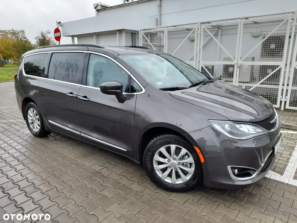 Chrysler Pacifica - 1