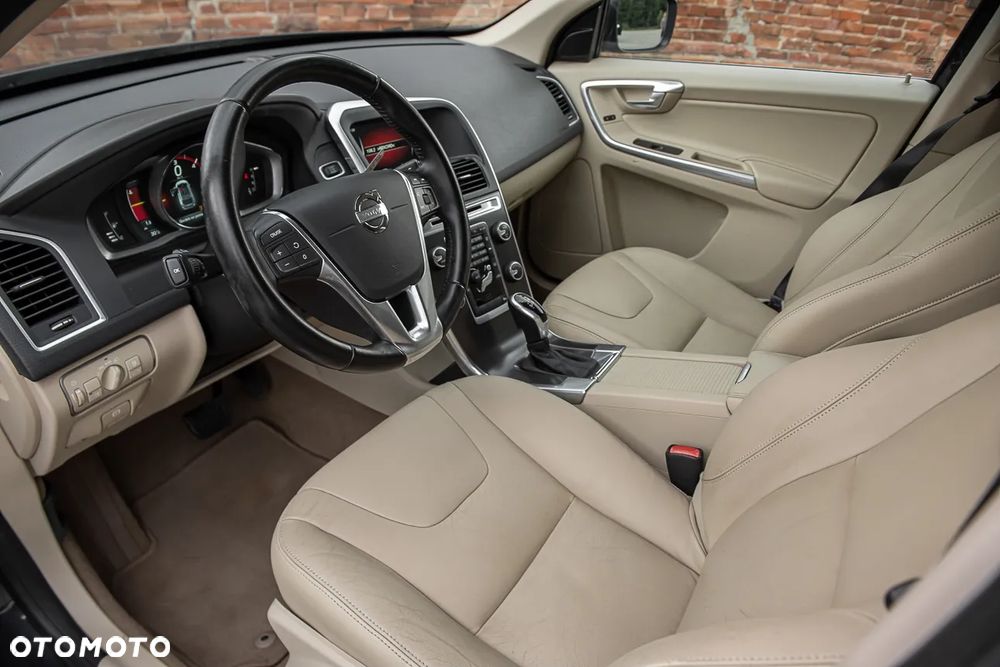 Volvo XC 60 D4 Geartronic Momentum - 16