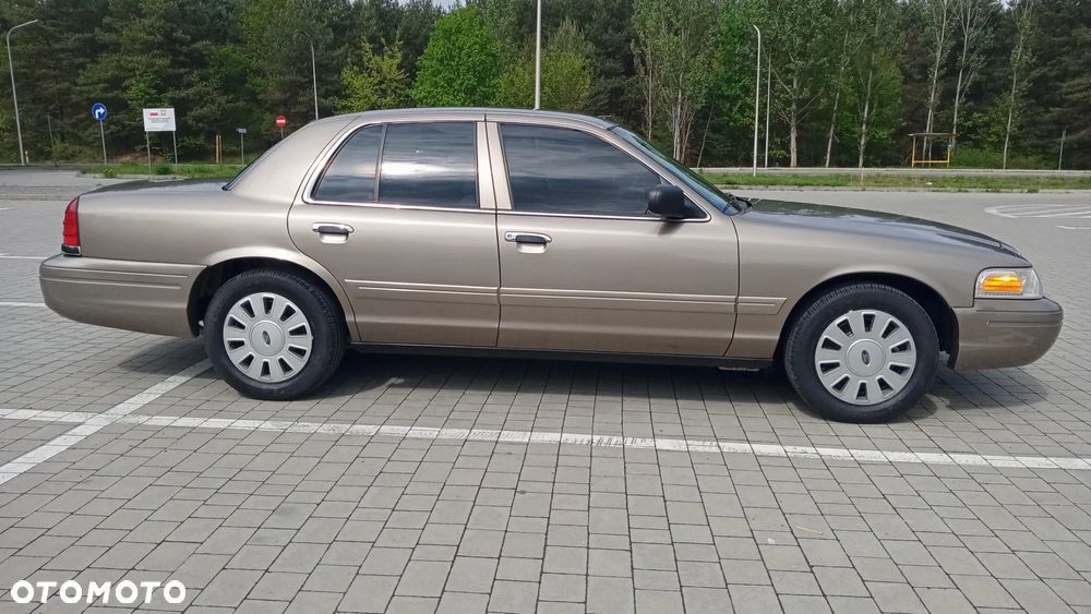 Ford Crown - 11