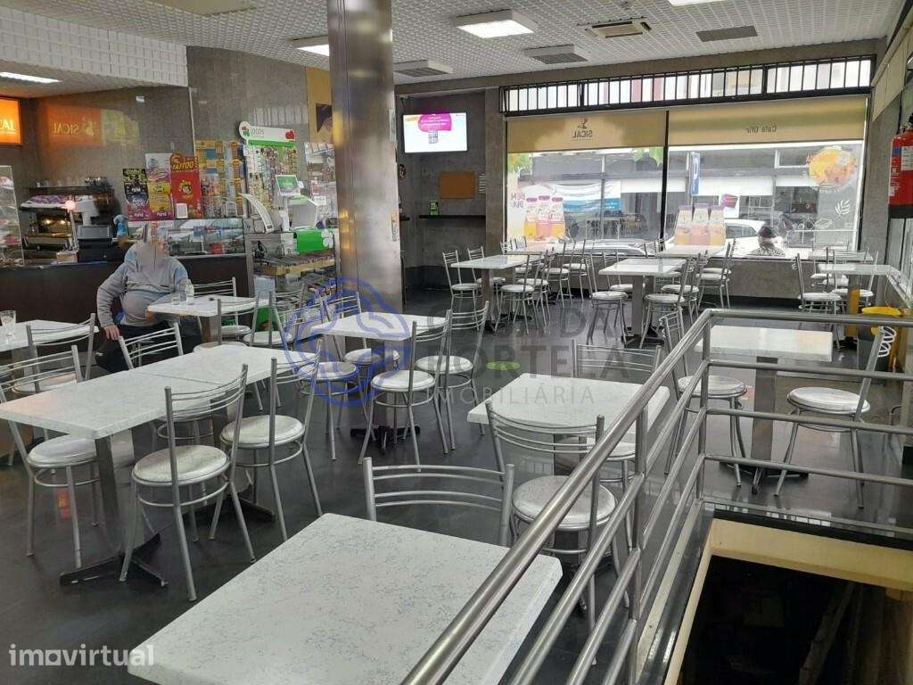 Loja Junto à Escola Filipa Vilhena - Grande imagem: 2/25