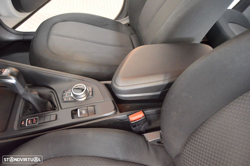 BMW X1 18 d sDrive Auto - 36