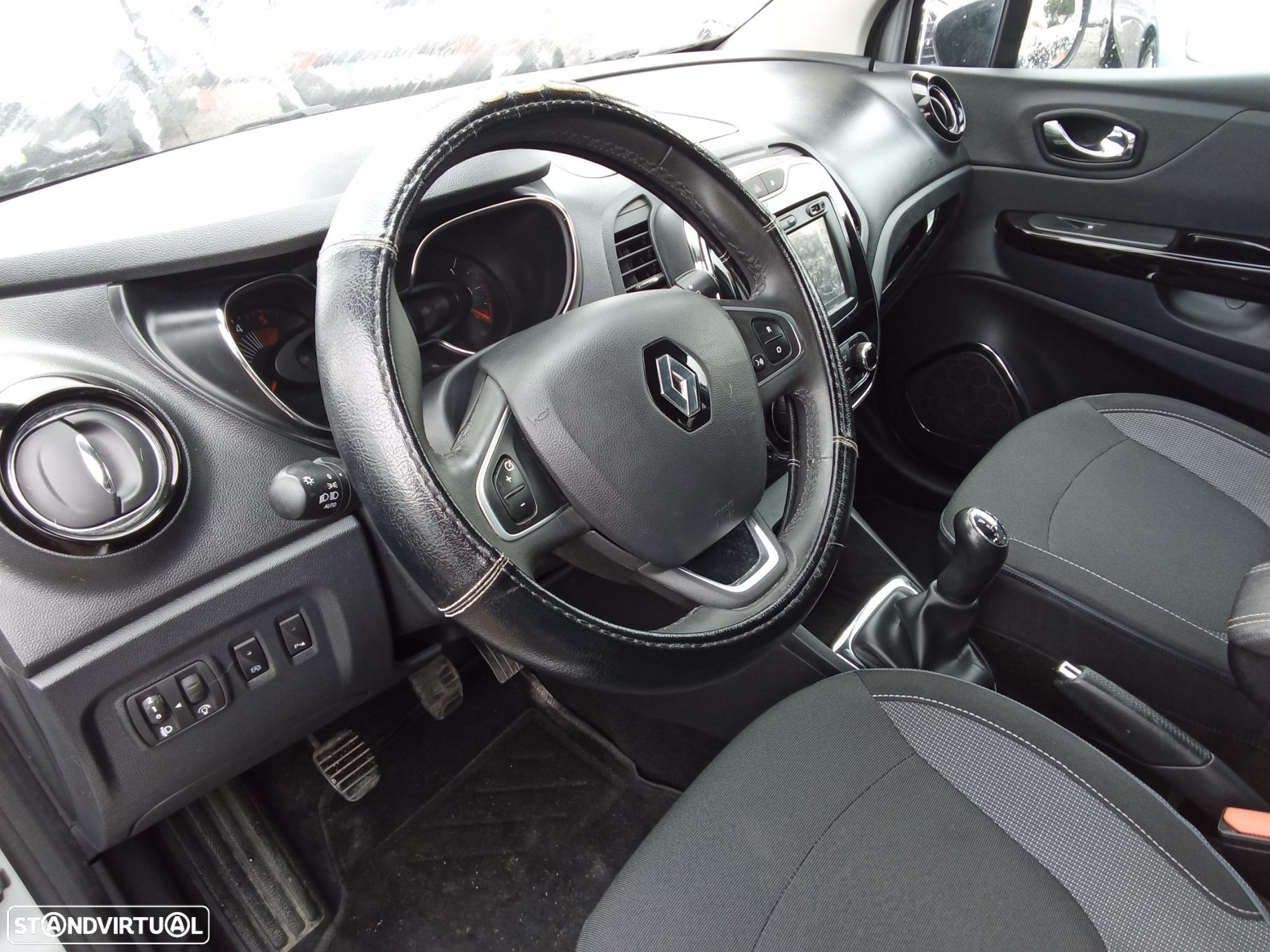 Renault Captur 1.5 dCi - 10