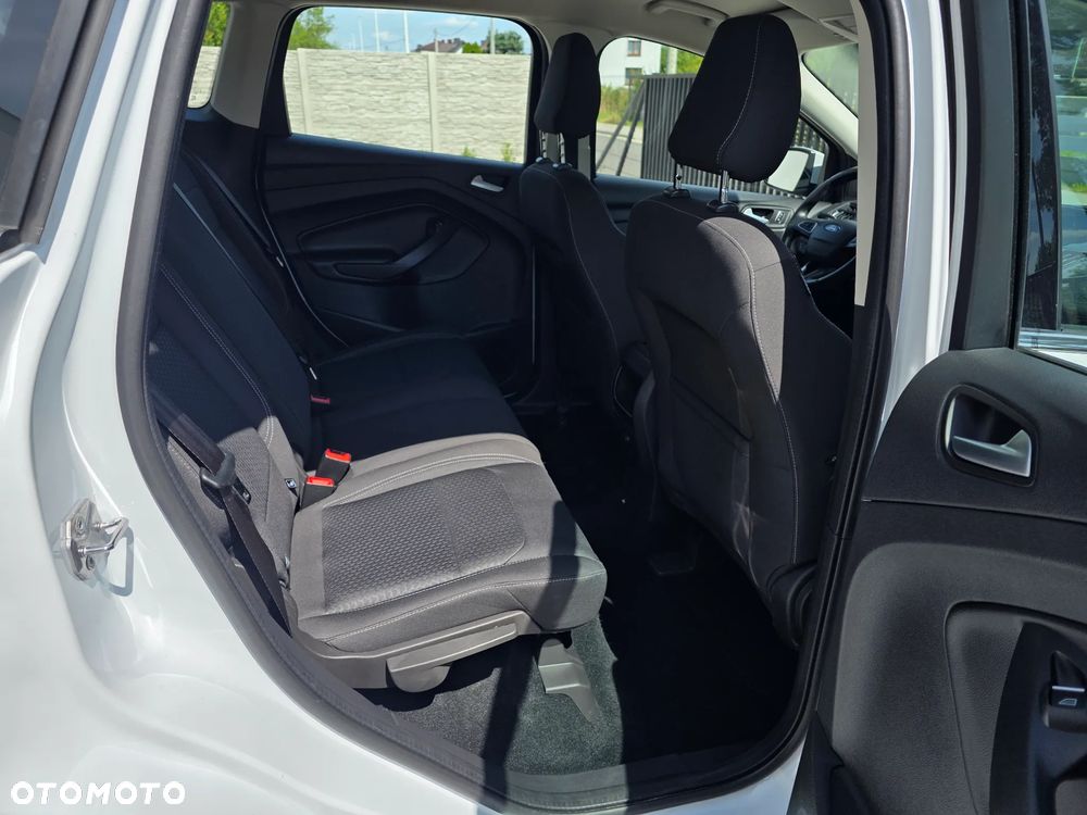 Ford Kuga 1.5 EcoBoost 2x4 Trend - 11