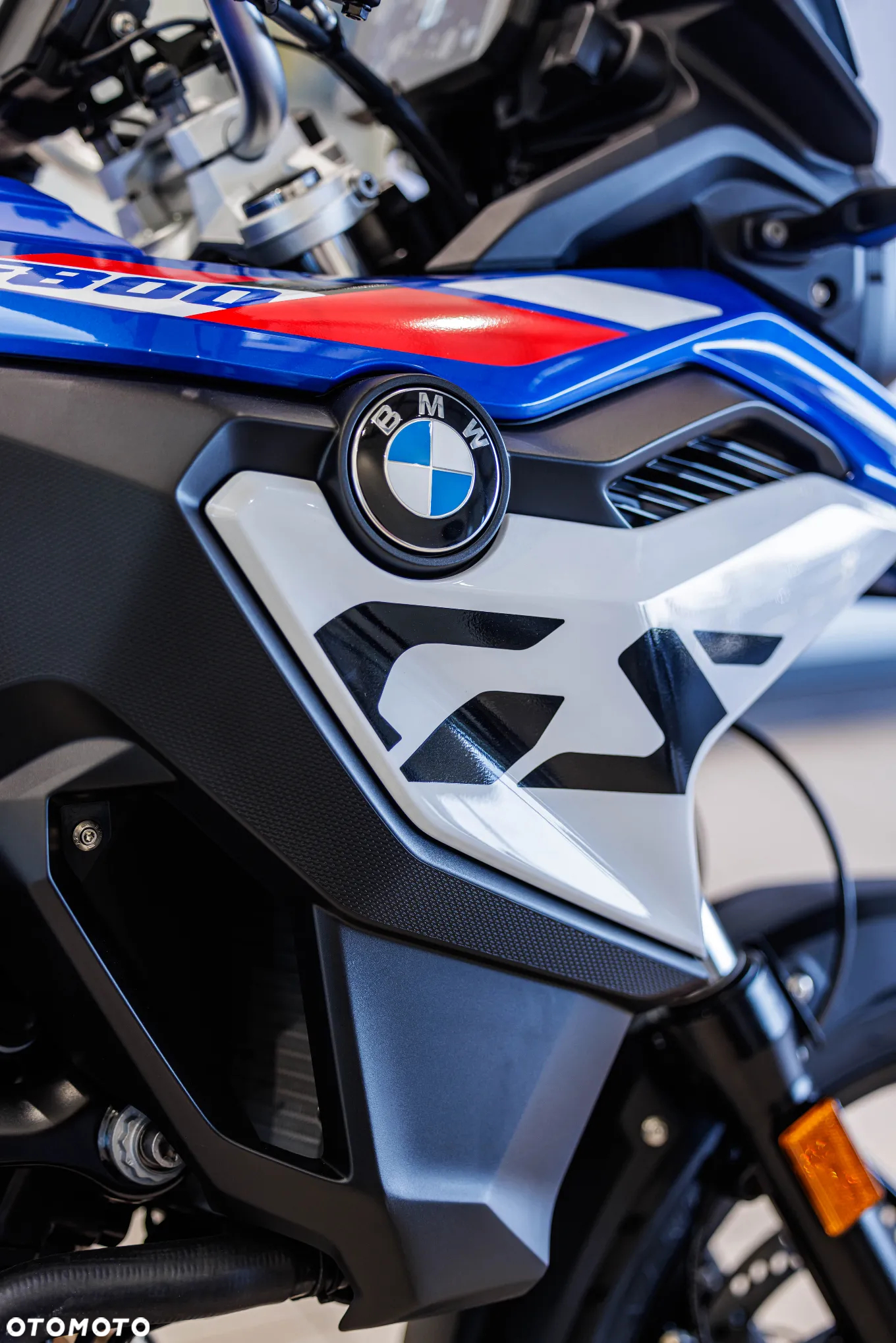 BMW F - 19
