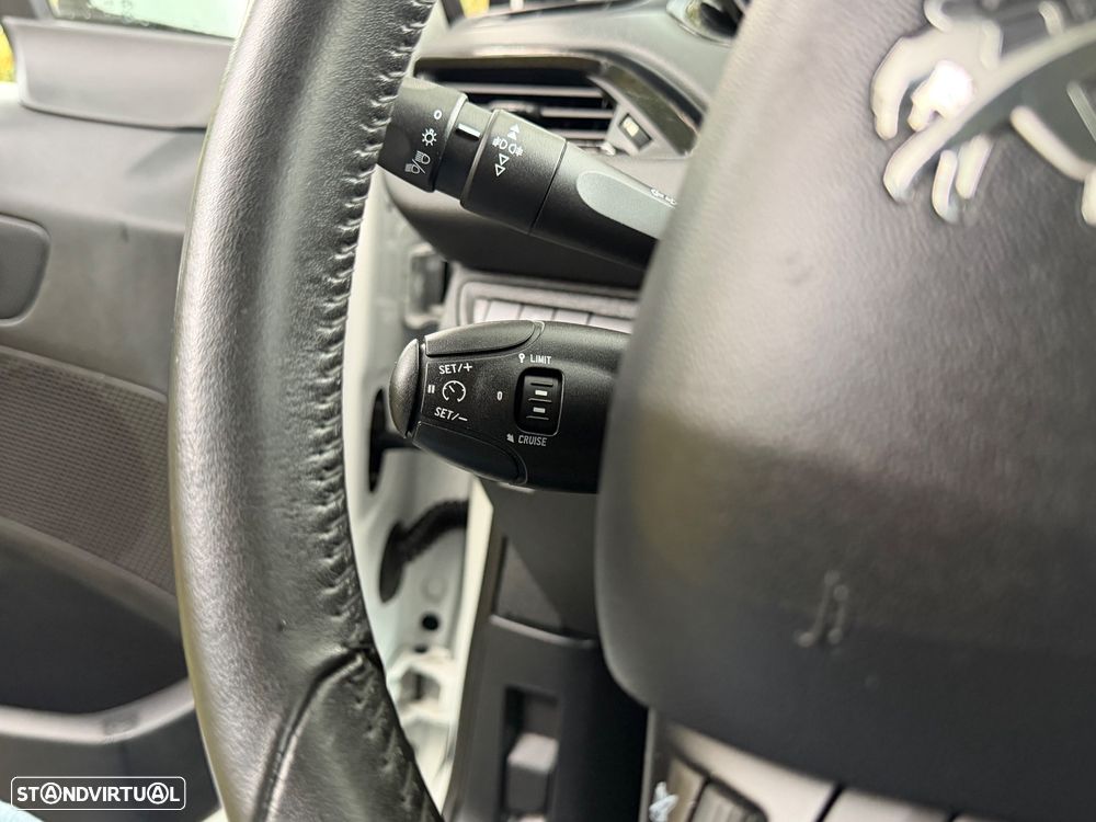Peugeot 208 1.6 BlueHDi Active - 43