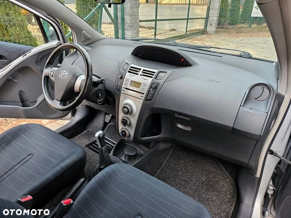 Toyota Yaris - 12