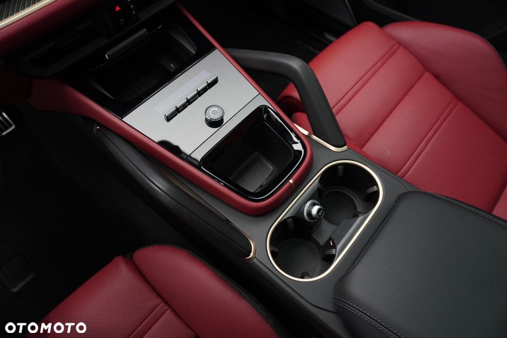 Porsche Cayenne - 25