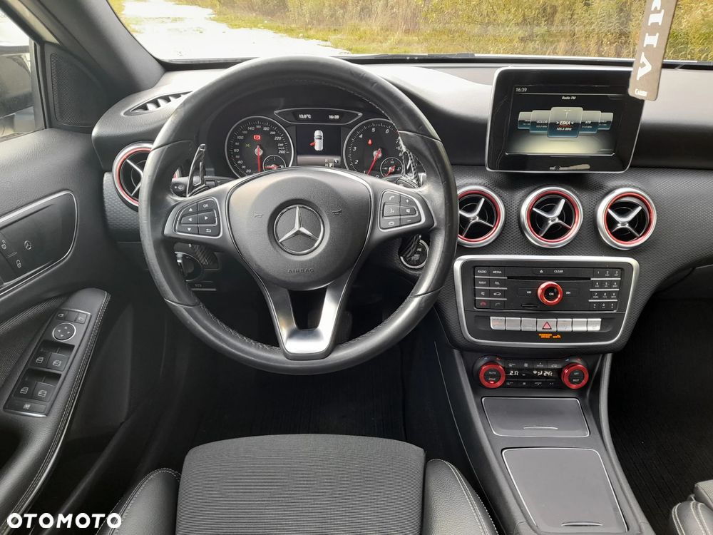 Mercedes-Benz Klasa A 180 7G-DCT AMG Line - 33