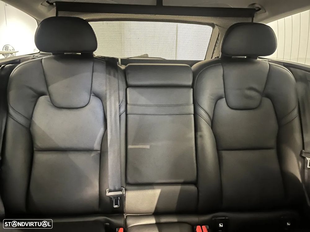 Volvo V90 2.0 D5 Momentum AWD Geartronic - 22