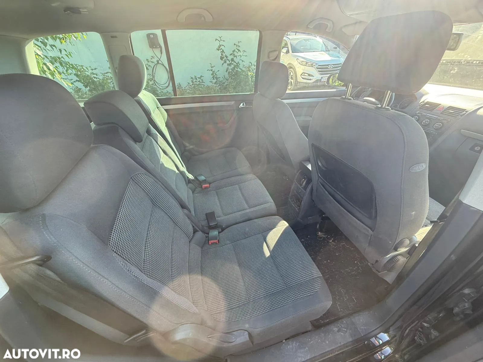Volkswagen Touran - 11
