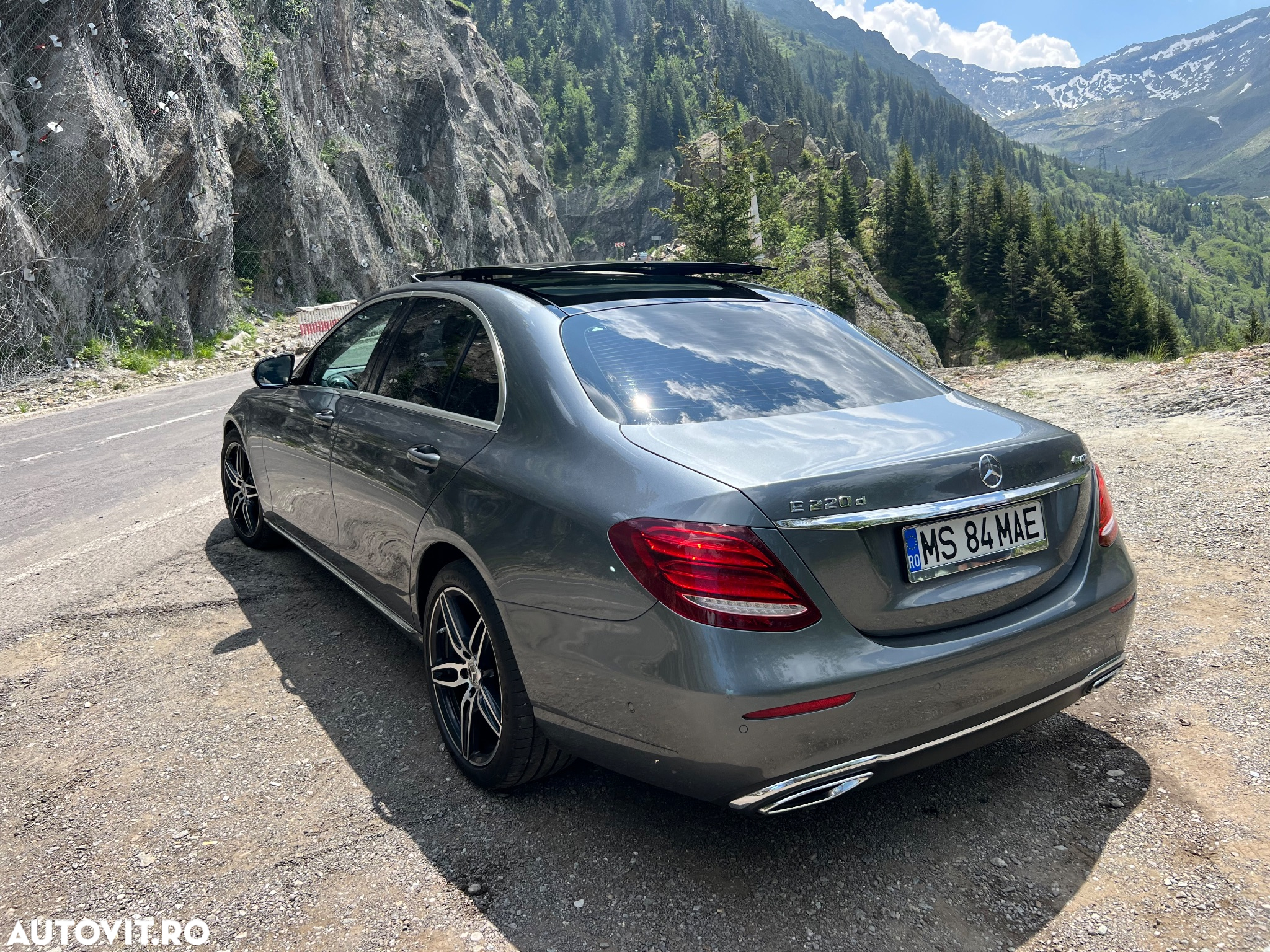 Mercedes-Benz E 220 d 4Matic 9G-TRONIC AMG Line - 3