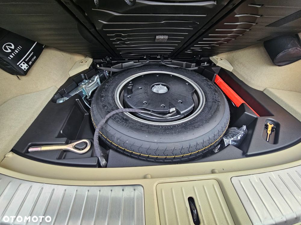 Infiniti QX70 3.7 S - 33