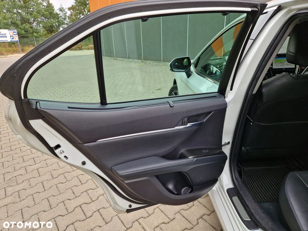 Toyota Camry 2.5 Hybrid Executive CVT - 20