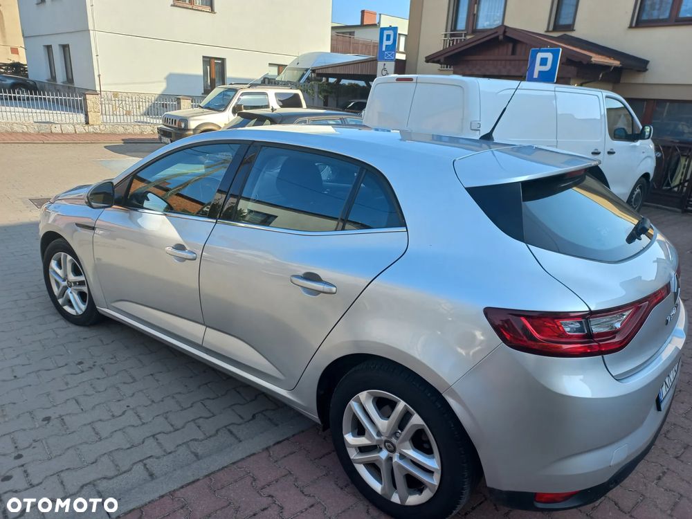 Renault Megane TCe 140 GPF EDC ZEN - 25