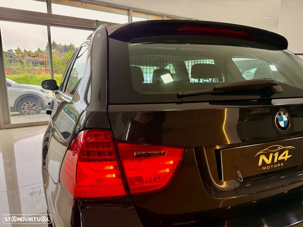 BMW 318 d LifeStyle Auto - 16