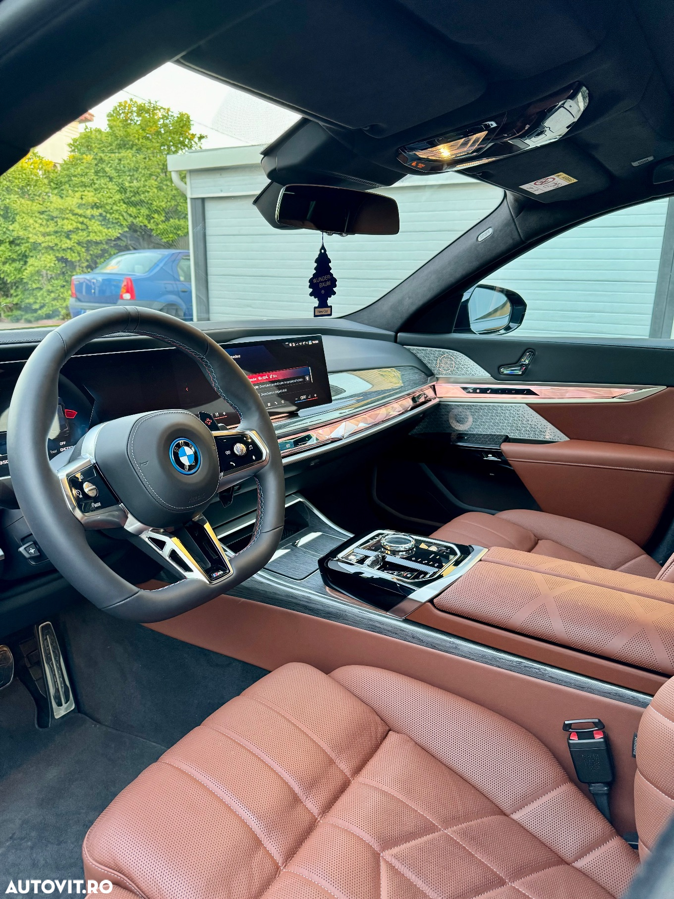 BMW M7 M760e xDrive AT PHEV - 32