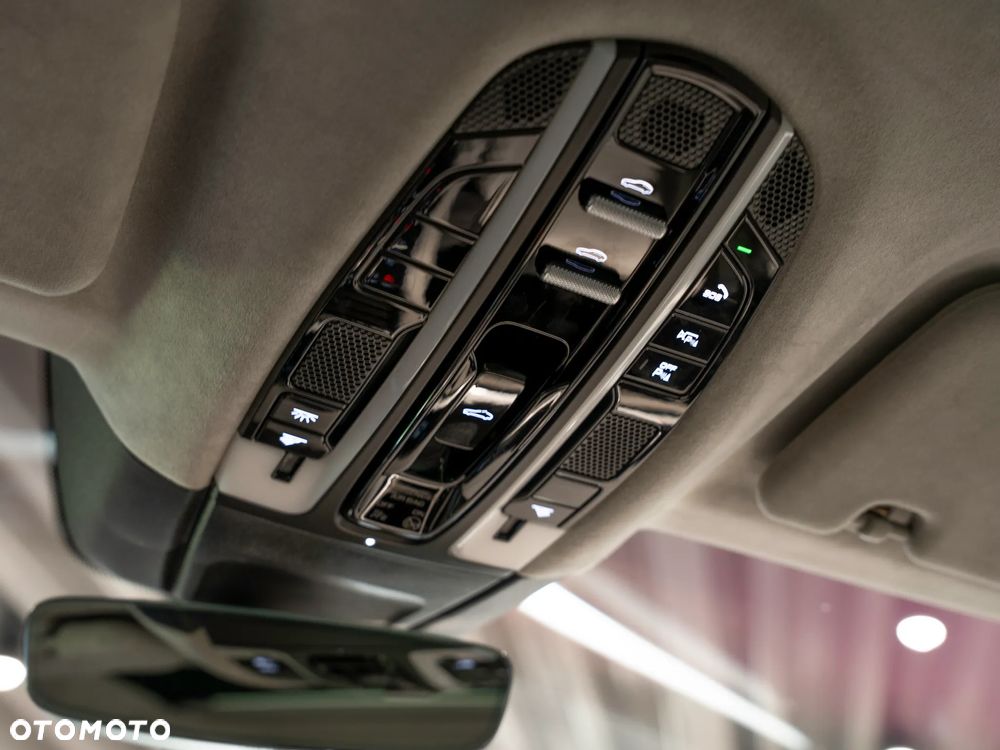Porsche Panamera 4 E-Hybrid Platinum Edition - 32