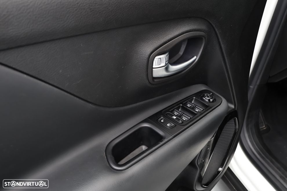 Jeep Renegade 1.3 T Night Eagle DCT - 23