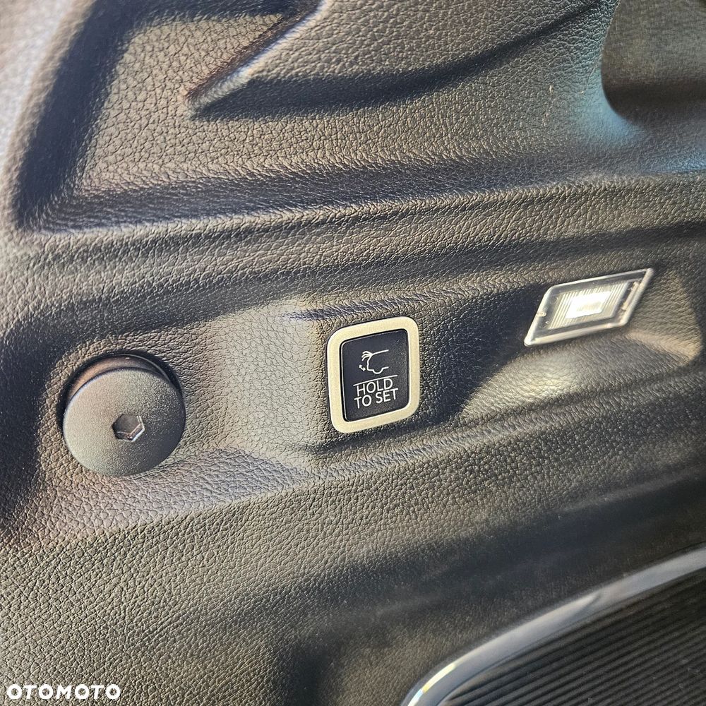 Jeep Grand Cherokee - 29