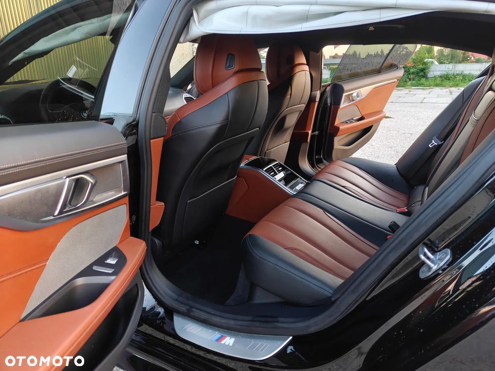 BMW Seria 8 - 12
