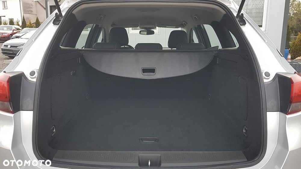 Opel Astra 1.6 CDTI Essentia - 11