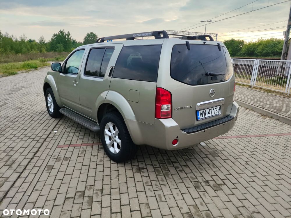 Nissan Pathfinder 2.5 D LE - 5
