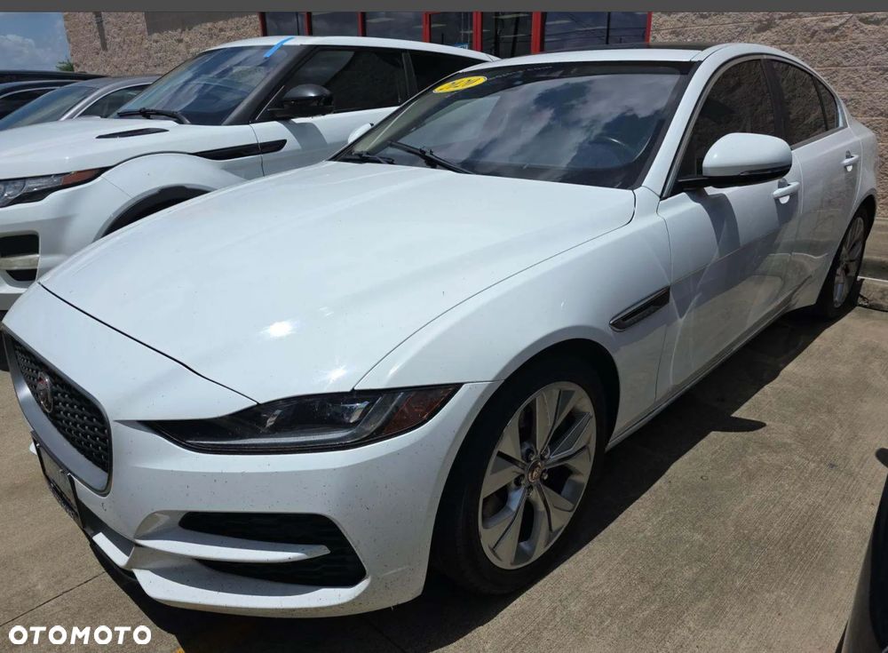 Jaguar XE P250 R-Dynamic SE - 1