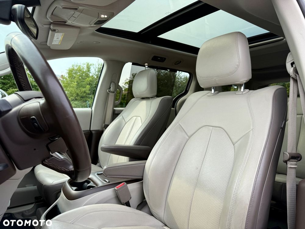 Chrysler Pacifica - 12