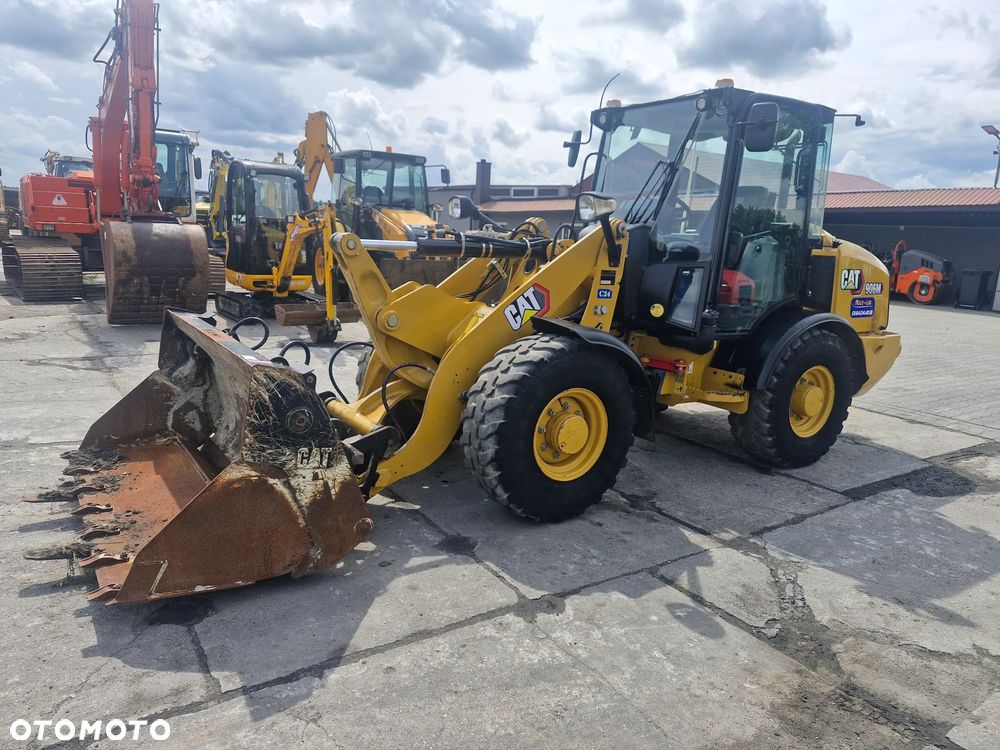 Caterpillar 906M - 3
