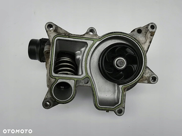 BMW F10 F11 F07 pompa wody N57 3.0D 4738428