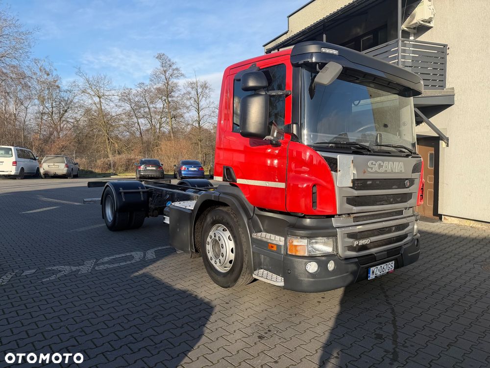 Scania P250 przód na poduszce zadbana - 2