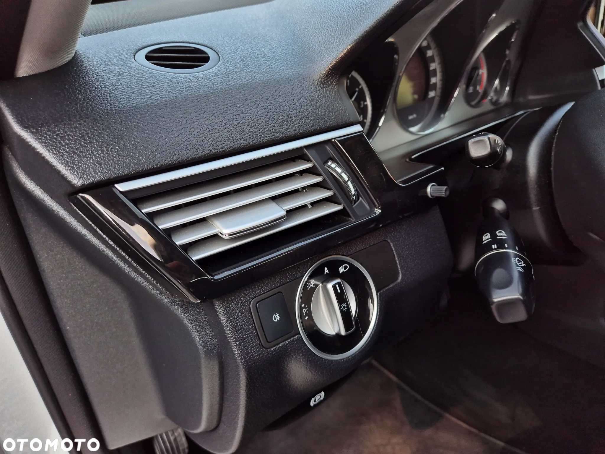 Mercedes-Benz Klasa E 200 CDI Avantgarde - 33