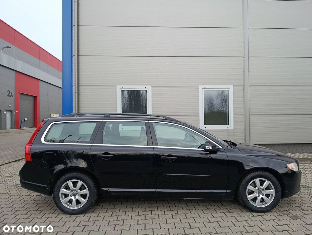 Volvo V70 2.5T Momentum - 24