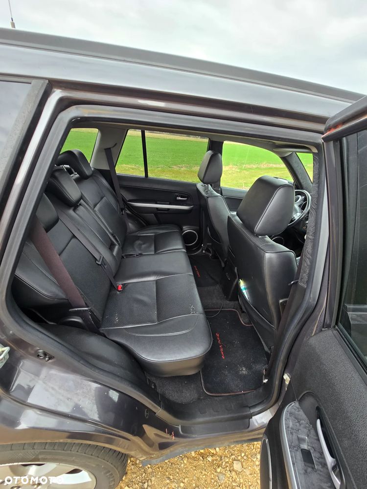 Suzuki Grand Vitara 2.4 De Luxe - 13