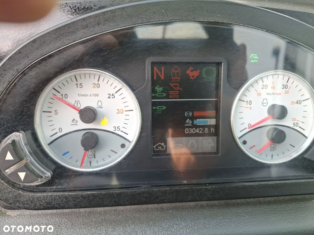 Claas SCORPION 746 VP Stage IV - 11