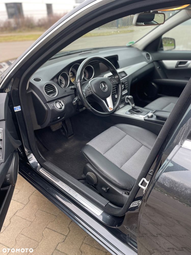 Mercedes-Benz Klasa C 180 CGI Automatik BlueEFFICIENCY Avantgarde - 17